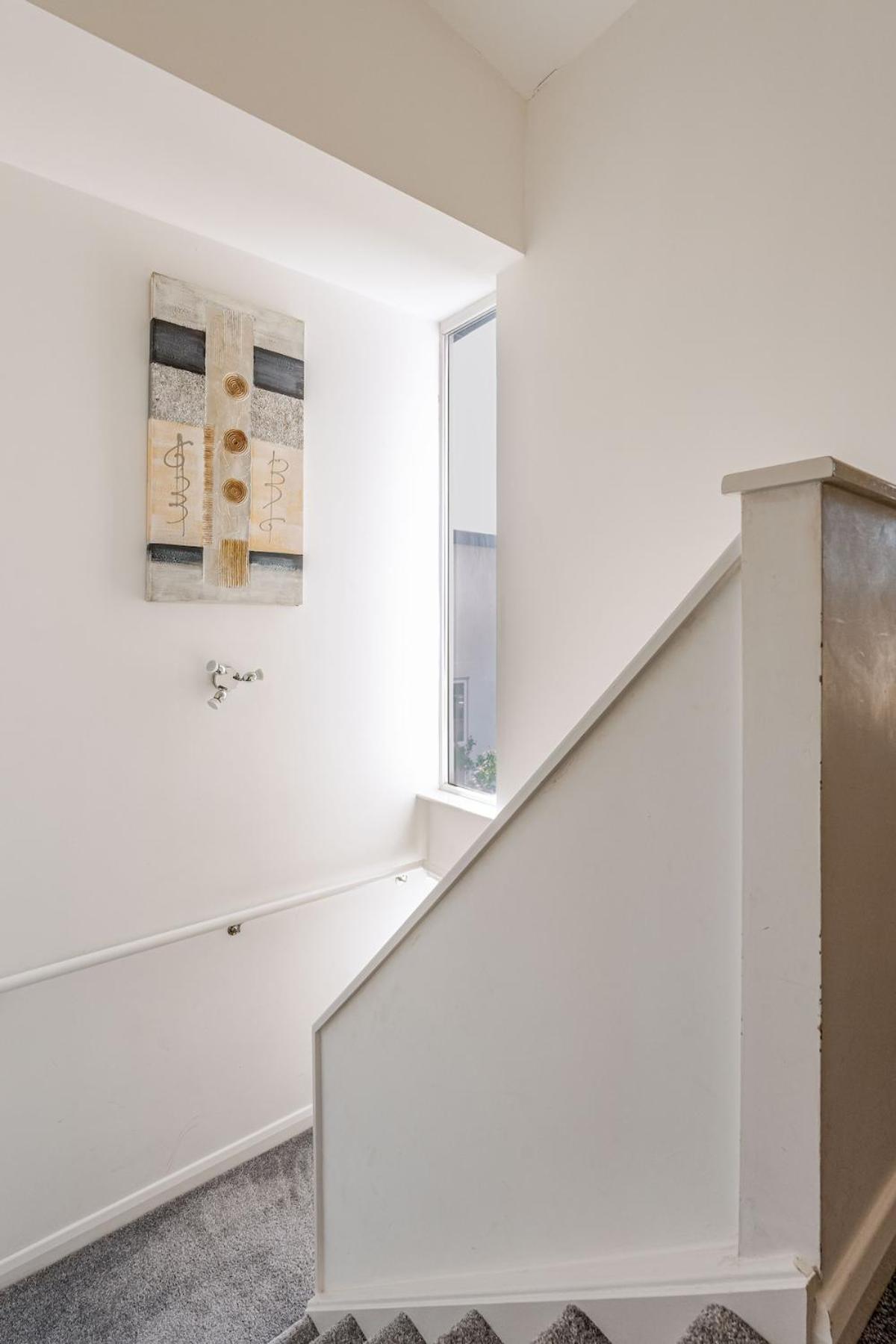 Comfortable 3-Storey House With Free Car Parking Манчестер Екстер'єр фото