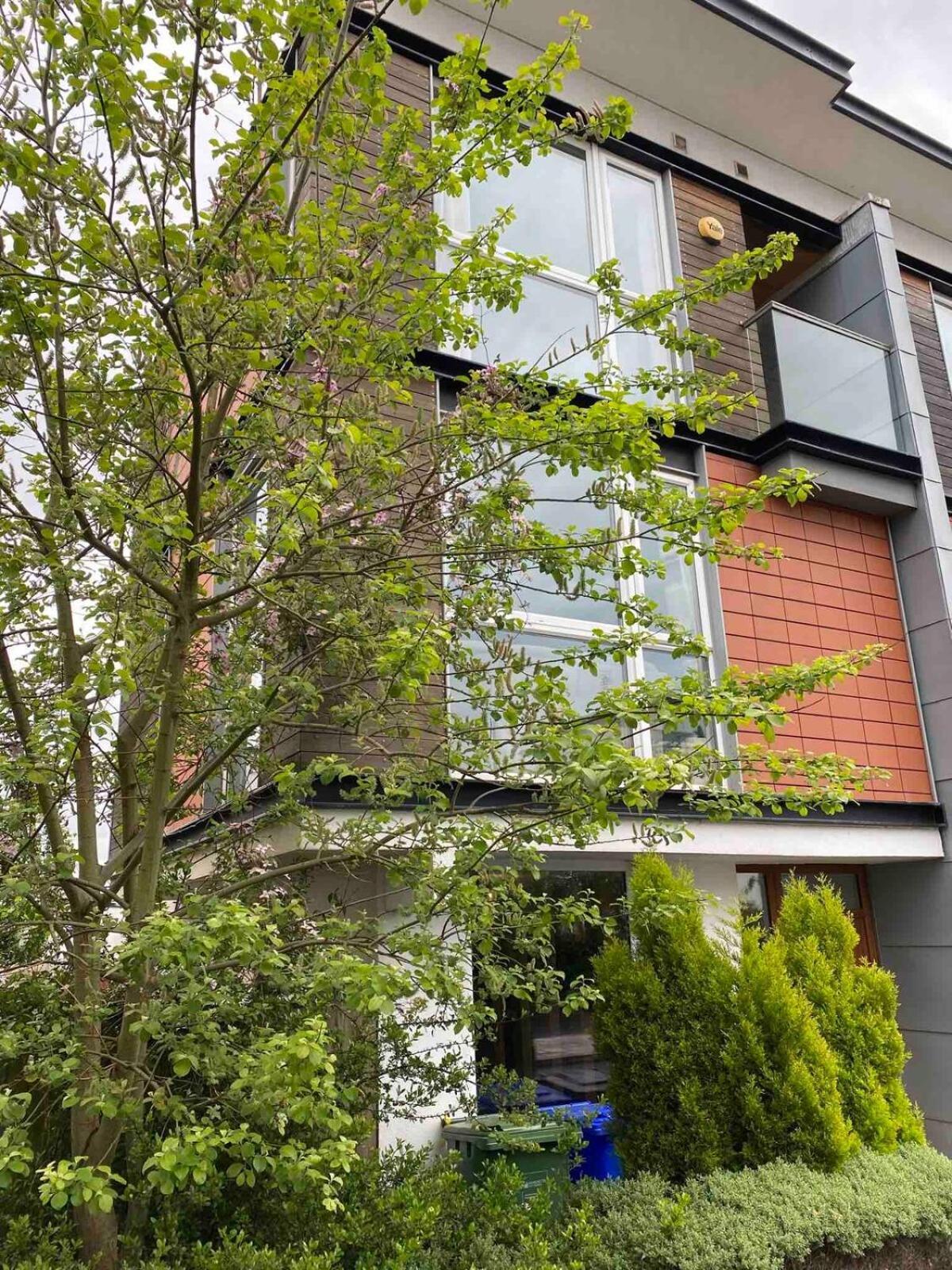 Comfortable 3-Storey House With Free Car Parking Манчестер Екстер'єр фото