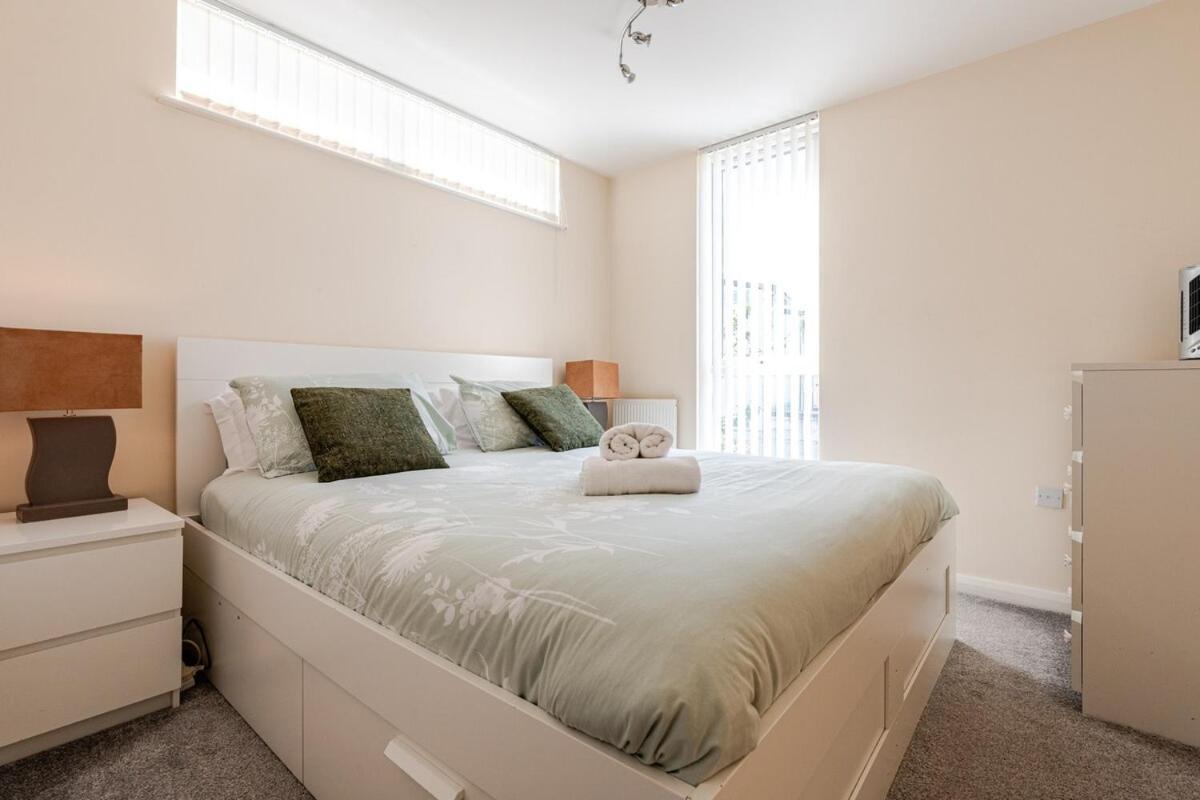 Comfortable 3-Storey House With Free Car Parking Манчестер Екстер'єр фото