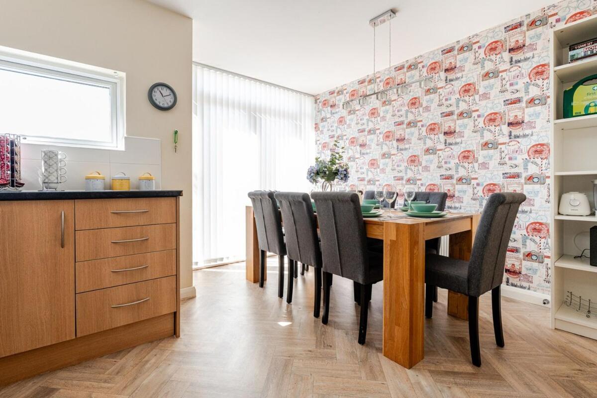 Comfortable 3-Storey House With Free Car Parking Манчестер Екстер'єр фото