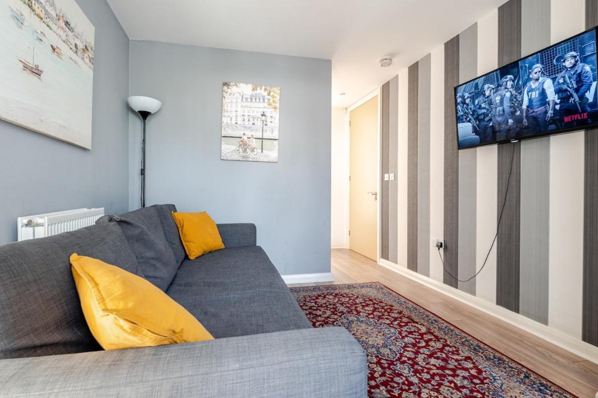 Comfortable 3-Storey House With Free Car Parking Манчестер Екстер'єр фото